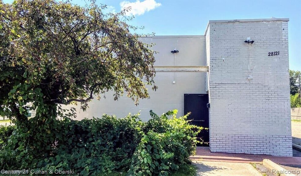 28121 Plymouth Rd, Livonia, MI à louer - Photo du bâtiment - Image 2 de 7