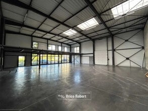 Flex in Vénissieux for lease Interior Photo- Image 1 of 1