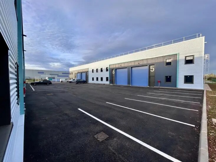 Flex dans Saint-Vulbas à louer - Photo du bâtiment - Image 2 de 4