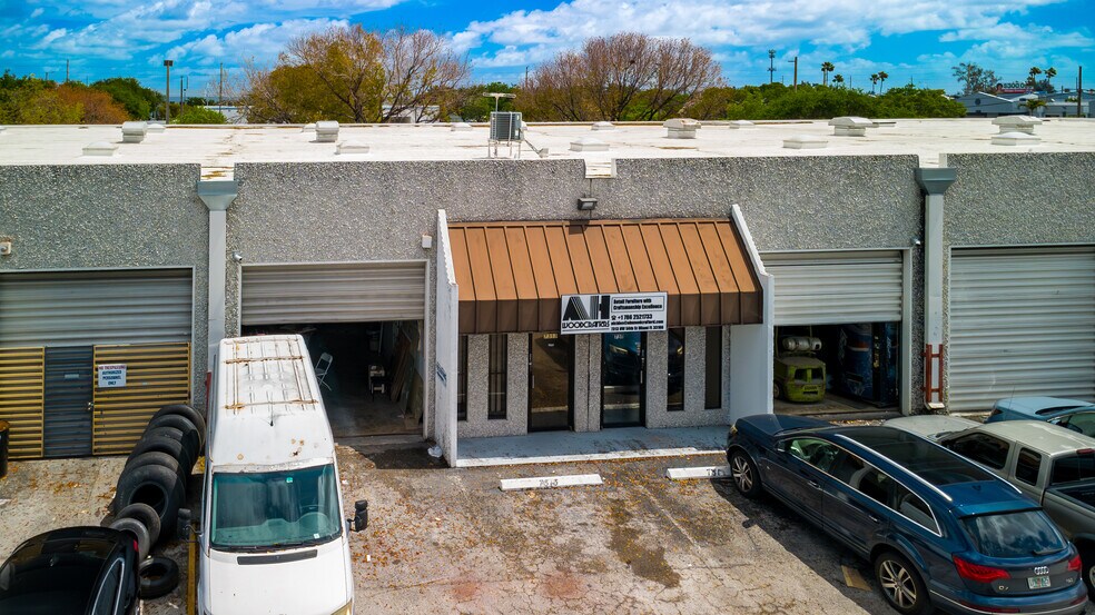 7313 NW 56th St, Miami, FL à vendre - Photo du bâtiment - Image 3 de 13