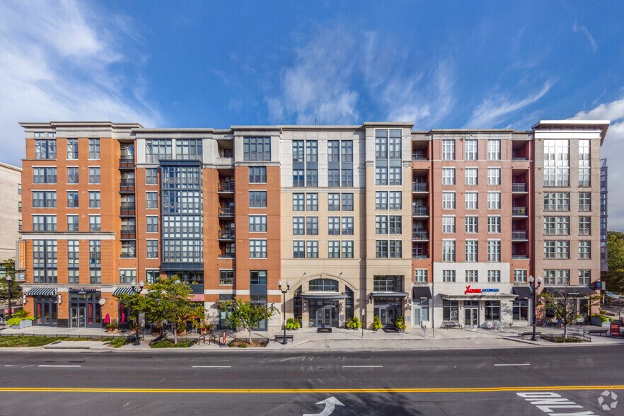 2301 Columbia Pike, Arlington, VA à louer - Photo du bâtiment - Image 2 de 34