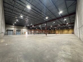 65 Commerce Dr, Hauppauge, NY à louer Photo intérieure- Image 1 de 3