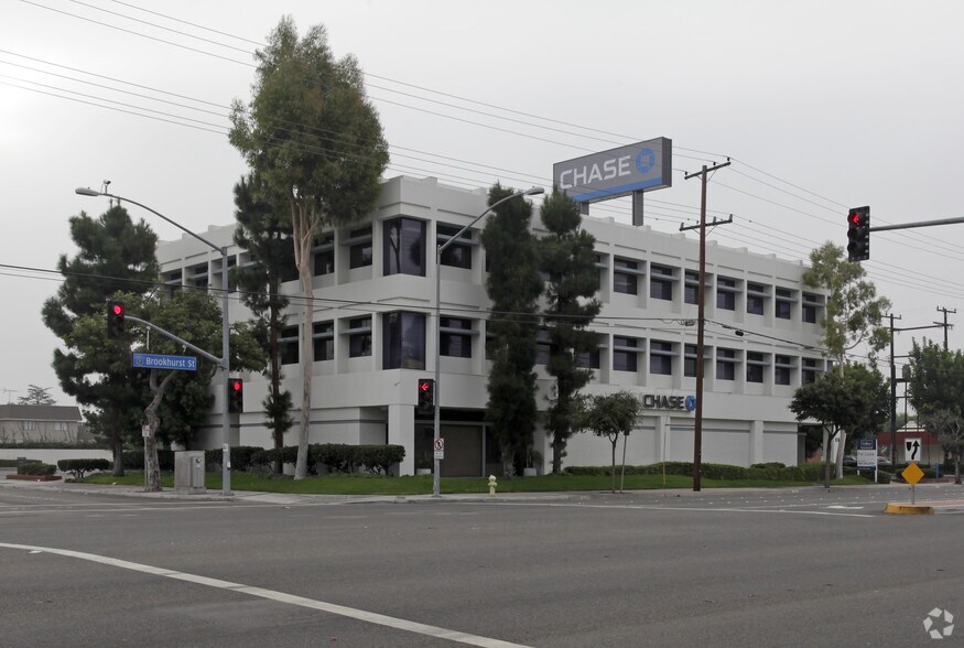 910 S Brookhurst St, Anaheim, CA à louer - Photo du bâtiment - Image 2 de 3
