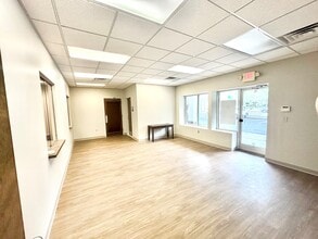 3408 Wilshire Blvd, Wilmington, NC à louer Photo intérieure- Image 2 de 5