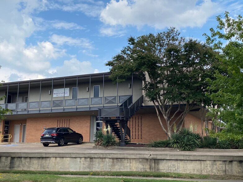 2015 Fairfield Ave, Shreveport, LA for sale - Building Photo - Image 2 of 10