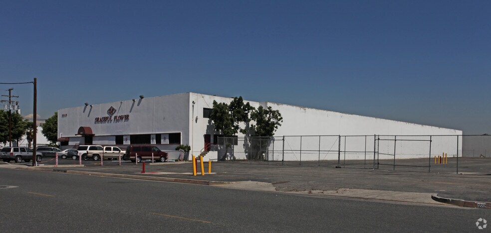 2210 Davie Ave, Commerce, CA à louer - Photo du bâtiment - Image 3 de 4