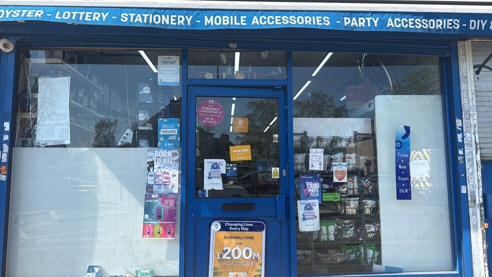 456 Lodge Av, Dagenham for lease - Primary Photo - Image 1 of 2