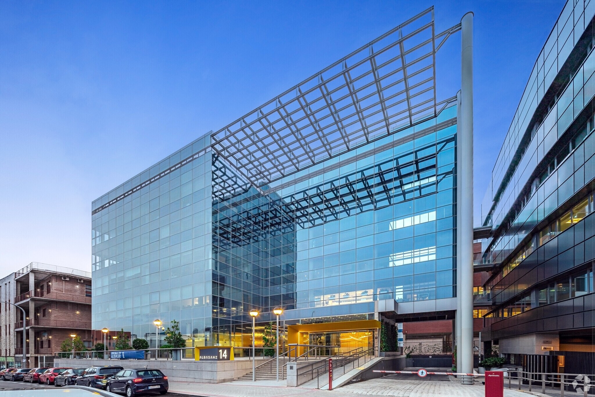 Calle Albasanz, 14, Madrid, Madrid à louer Photo du bâtiment- Image 1 de 25