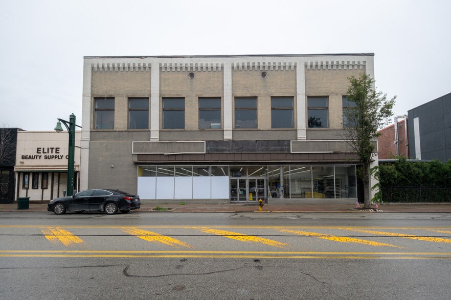325 E 8th Ave, Homestead, PA for lease - Primary Photo - Image 1 of 1