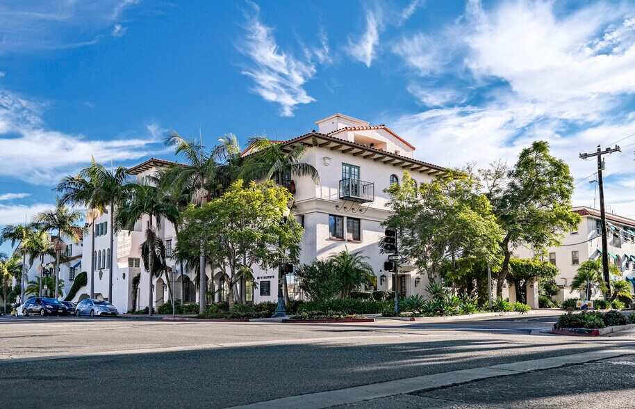 101 W Anapamu St, Santa Barbara, CA à louer - Photo du bâtiment - Image 1 de 6