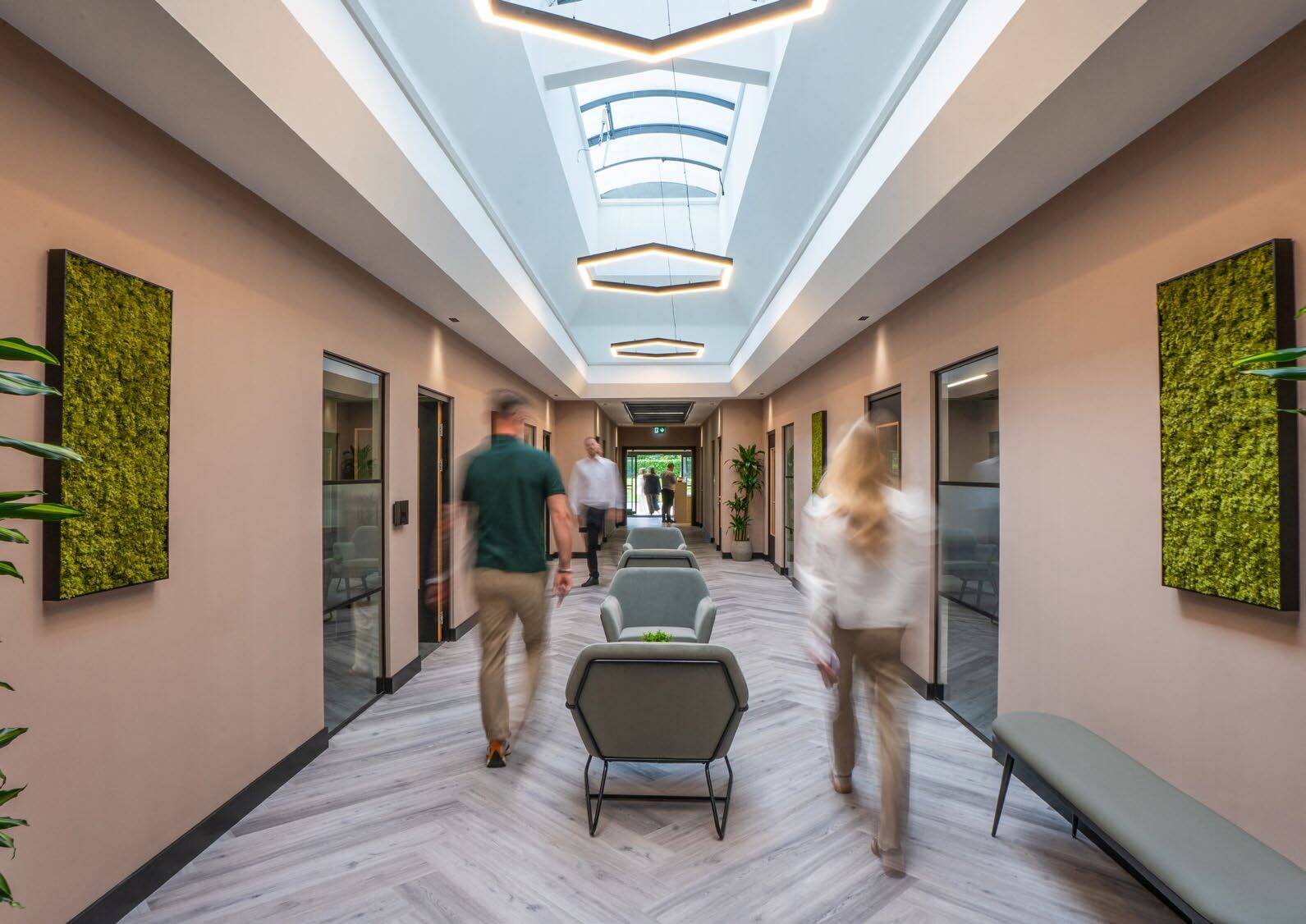 Futura Park, Bolton à louer Hall d’entrée- Image 1 de 1