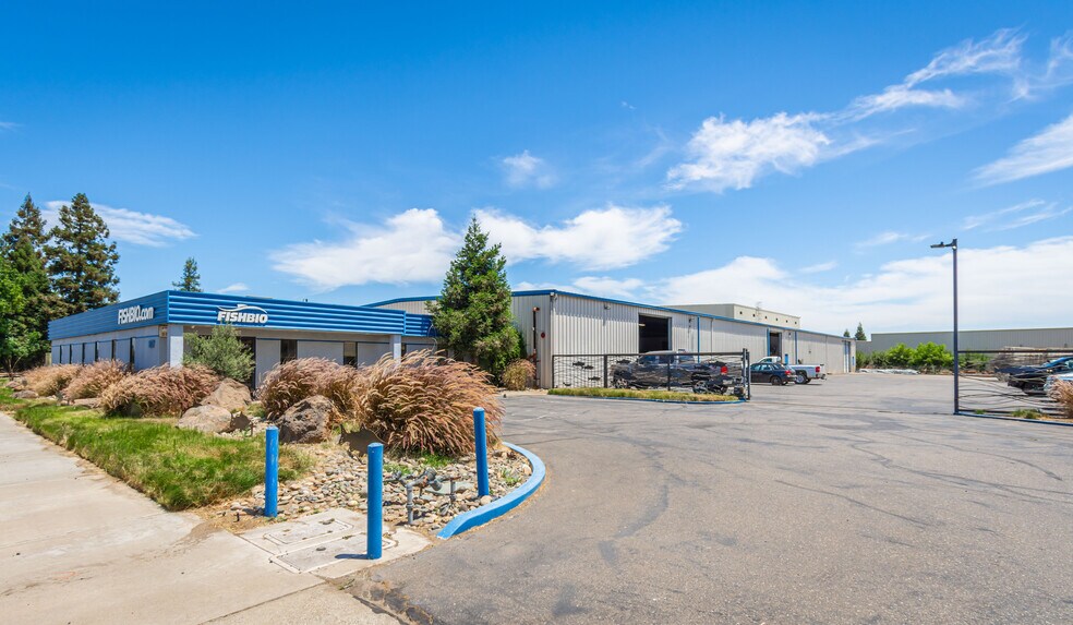 1617 S Yosemite Ave, Oakdale, CA à vendre - Photo du bâtiment - Image 3 de 17