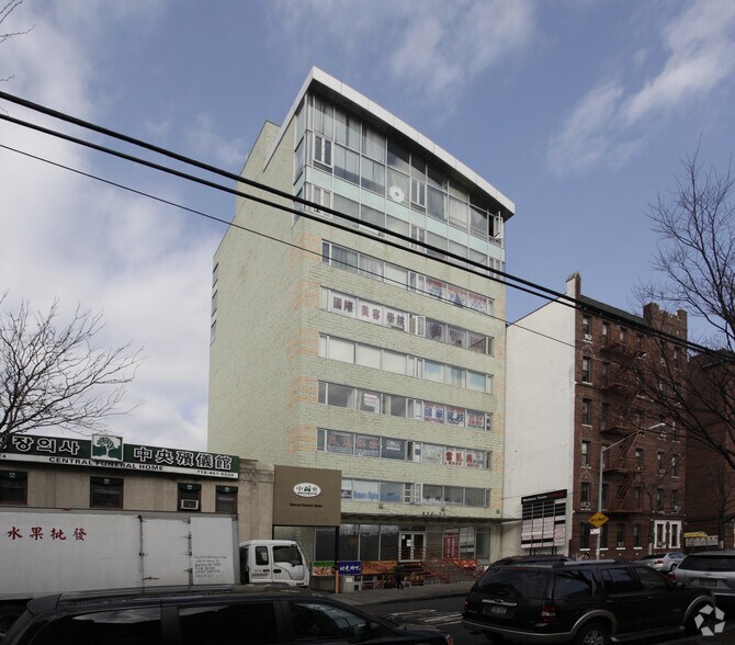 13631 41st Ave, Flushing, NY à louer - Photo du bâtiment - Image 3 de 16