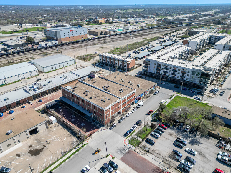 201 S Calhoun St, Fort Worth, TX à louer - Photo du bâtiment - Image 1 de 14