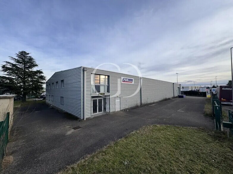 Flex dans Chassieu à louer - Photo du bâtiment - Image 2 de 4