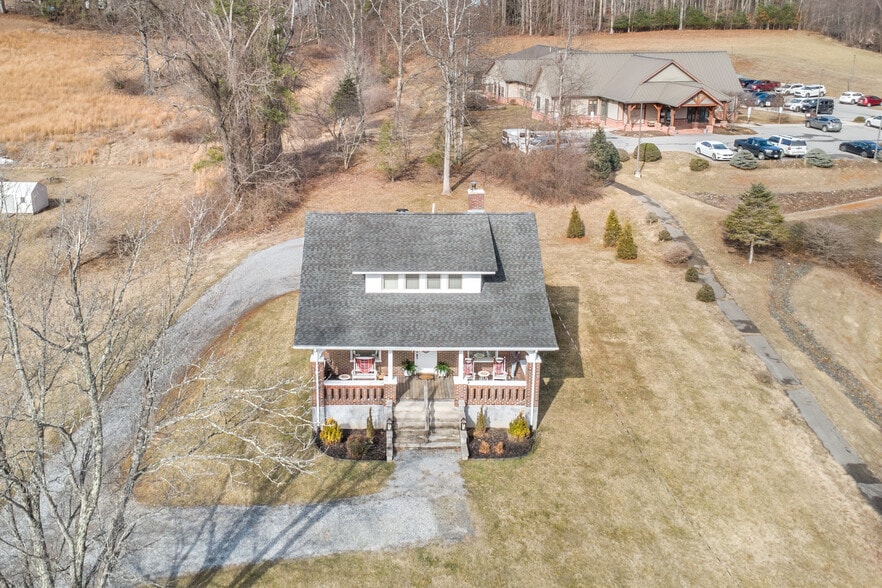 132 Christiansburg Pike NE, Floyd, VA for sale - Building Photo - Image 2 of 46