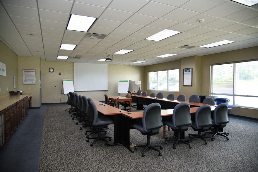 131 Dawson Dr, Winchester, VA for lease - Interior Photo - Image 3 of 10