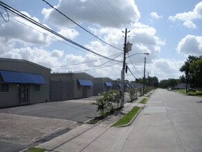 5340 Prudence Dr, Houston, TX à louer Photo du bâtiment- Image 2 de 7