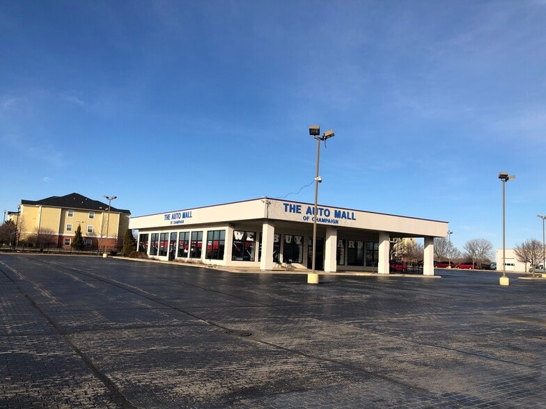 1910 Moreland Blvd, Champaign, IL for sale - Primary Photo - Image 1 of 35