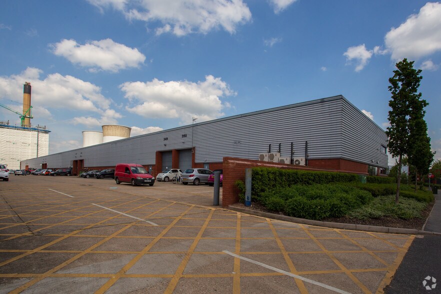 343-350 Edinburgh Ave, Slough à louer - Photo du bâtiment - Image 3 de 12