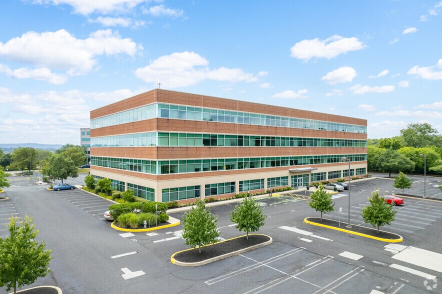 450 Plymouth Rd, Plymouth Meeting, PA à louer - Photo du bâtiment - Image 3 de 6