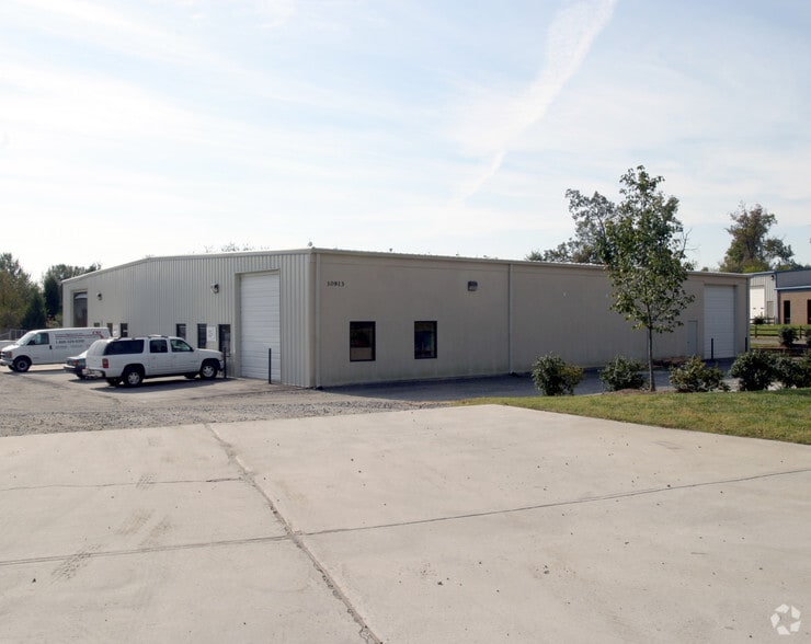 10913 Office Park Dr, Charlotte, NC for lease - Building Photo - Image 1 of 11
