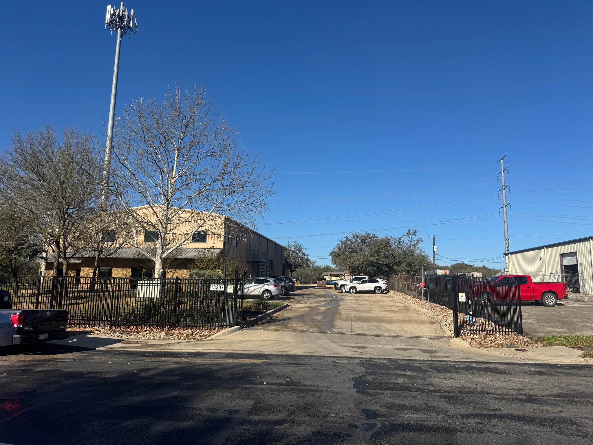 13307 Western Oak Dr, Helotes, TX for lease Primary Photo- Image 1 of 12