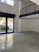 Office/Retail in Tarragona, Tarragona for lease Interior Photo- Image 1 of 18