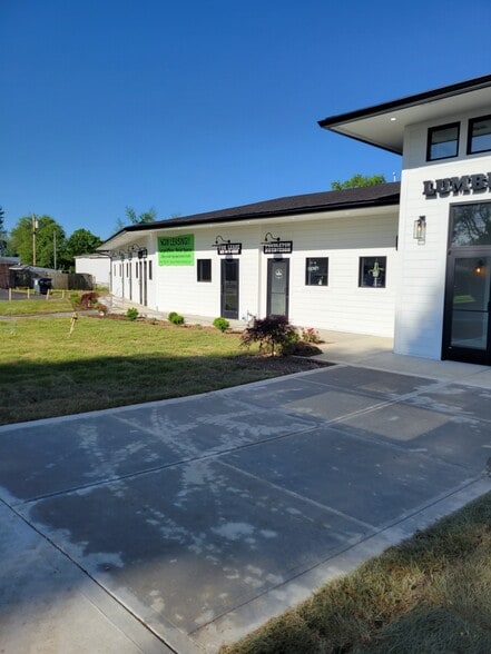 200 S Pendleton Ave, Pendleton, IN à louer - Photo du bâtiment - Image 3 de 10