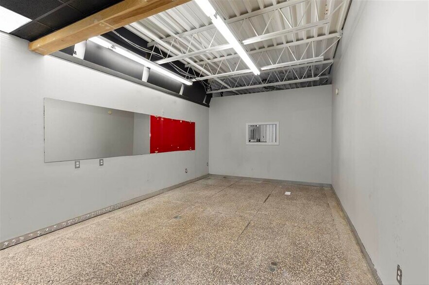 145 Northern Av E, Sault Ste. Marie, ON à louer - Photo du bâtiment - Image 3 de 8