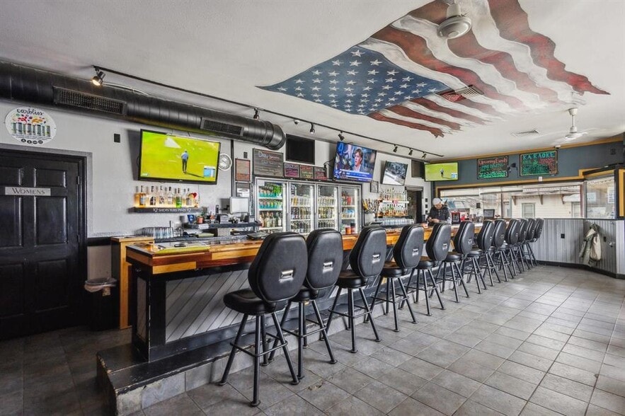 1025 Main St, Saint Cloud, WI for sale - Primary Photo - Image 1 of 3