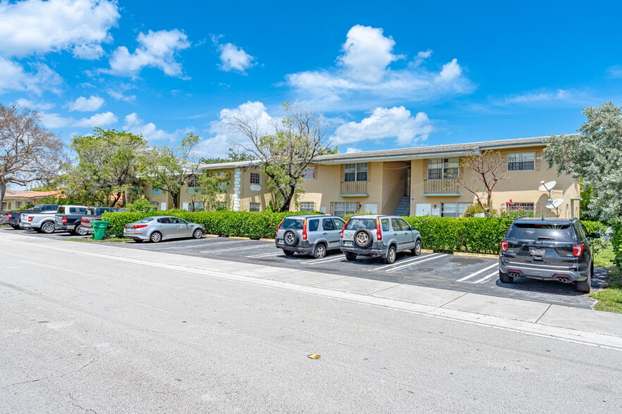 7523-7625 NW 44th Ct, Coral Springs, FL for sale - Building Photo - Image 2 of 10