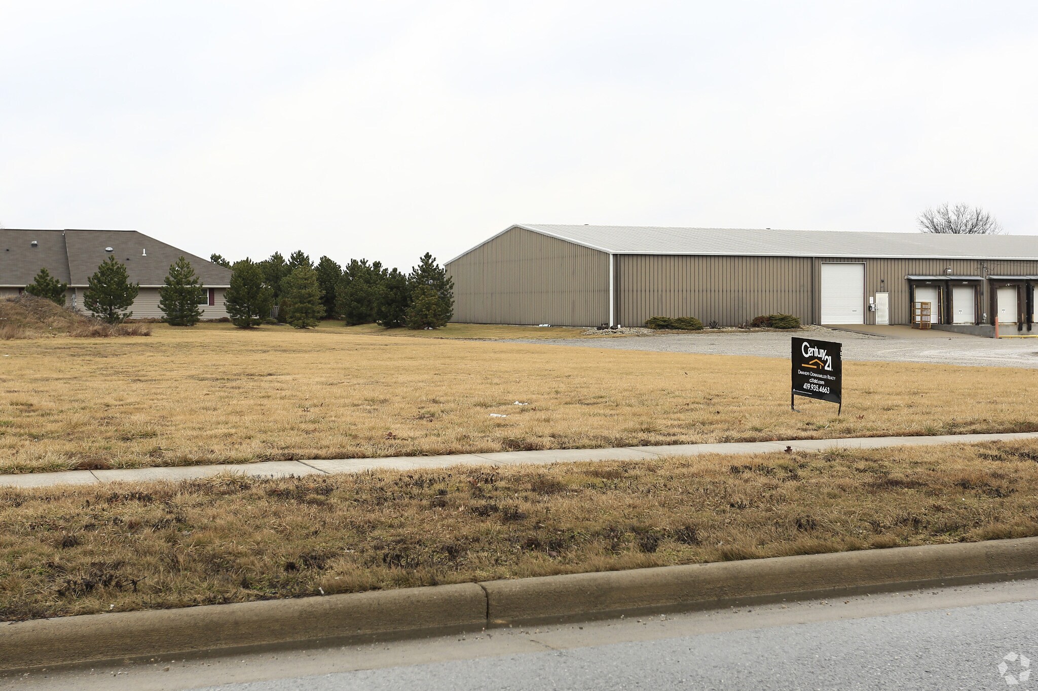 347 E Walton St, Willard, OH for lease Primary Photo- Image 1 of 5