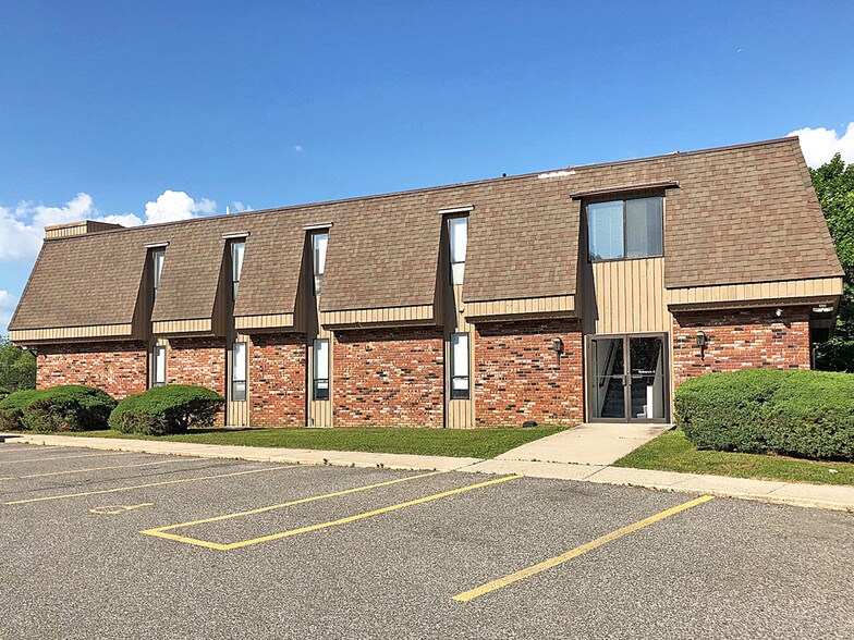 940 Federal Rd, Brookfield, CT à louer - Photo du bâtiment - Image 1 de 2