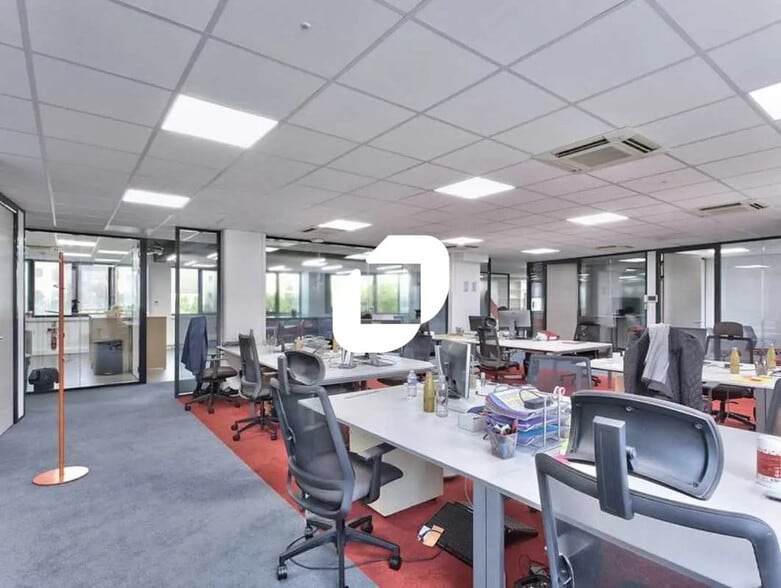 Office in Le Kremlin-Bicêtre for lease - Interior Photo - Image 3 of 10