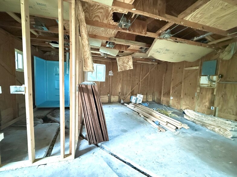 523 E Howard St, Sedalia, MO for sale - Building Photo - Image 3 of 6