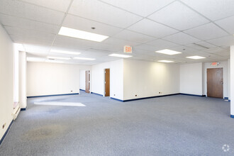 1699 Wall St, Mount Prospect, IL for lease Interior Photo- Image 2 of 6