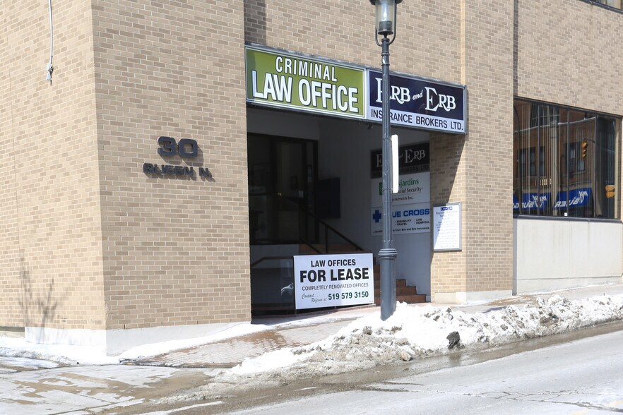 7 Duke St W, Kitchener, ON à louer - Photo du bâtiment - Image 3 de 5