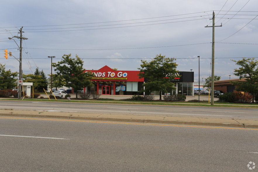 45 Sportsworld Dr, Kitchener, ON for lease - Building Photo - Image 2 of 8