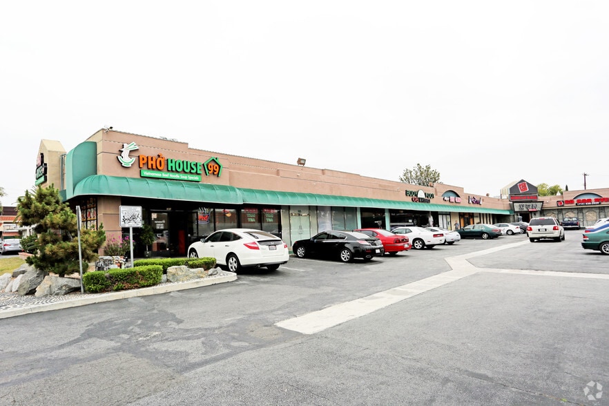 8851 Garden Grove Blvd, Garden Grove, CA à louer - Photo du bâtiment - Image 2 de 13