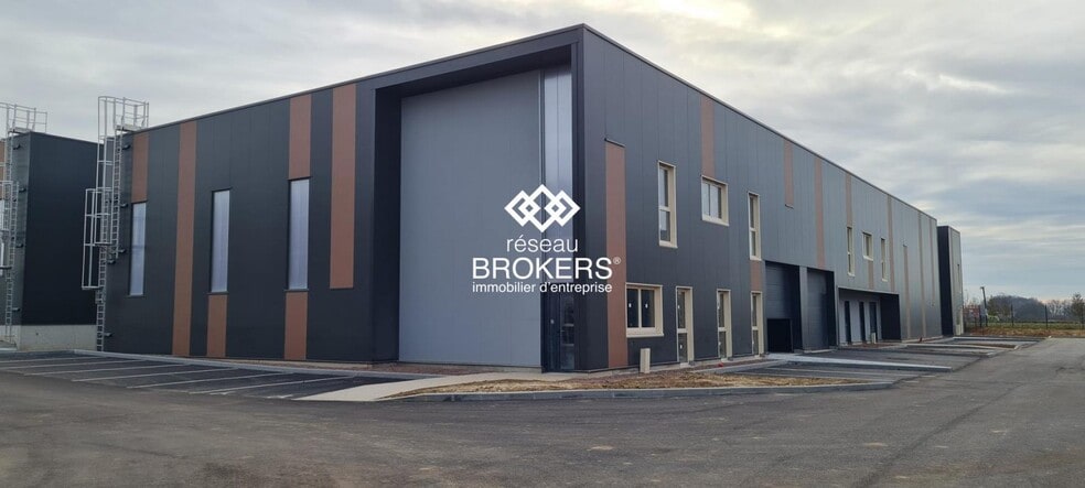 Flex in Montivilliers for lease - Building Photo - Image 3 of 6
