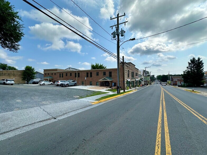 151 W Main St, Purcellville, VA à louer - Photo du bâtiment - Image 3 de 3