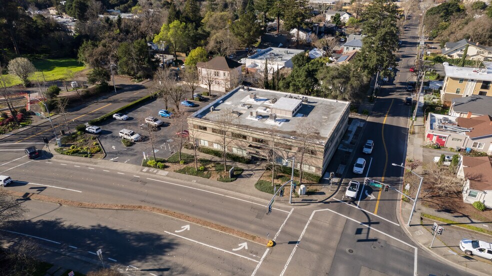 85 Brookwood Ave, Santa Rosa, CA à louer - Aérien - Image 2 de 12