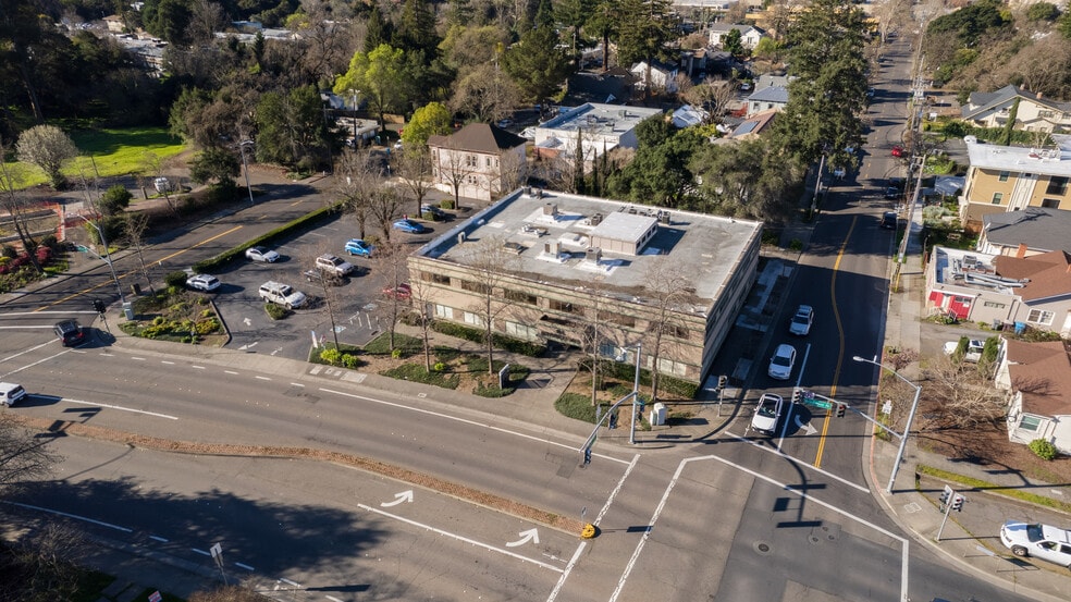 85 Brookwood Ave, Santa Rosa, CA à louer - Aérien - Image 2 de 18