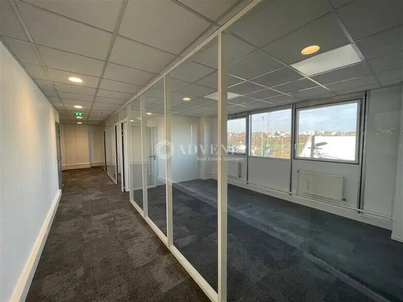 Office in Fontenay-sous-Bois for lease - Interior Photo - Image 2 of 5