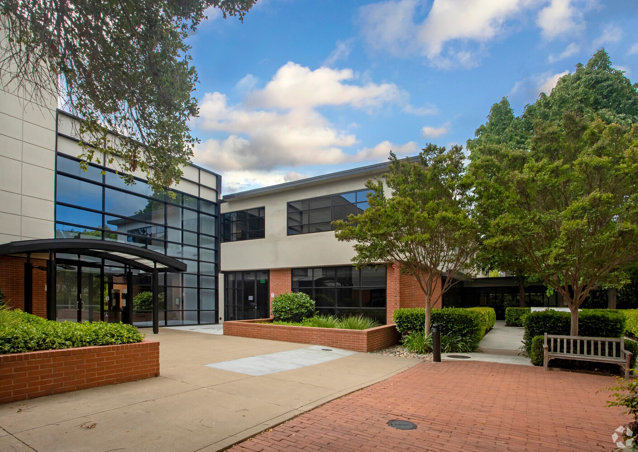 1117 S California Ave, Palo Alto, CA à louer Photo du bâtiment- Image 1 de 6