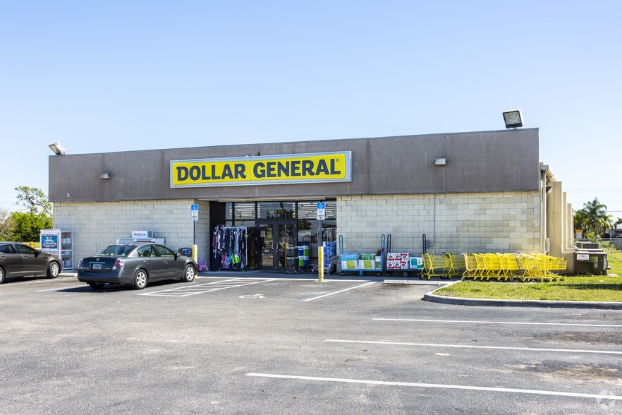 924 NE Pine Island Rd, Cape Coral, FL for sale - Building Photo - Image 2 of 19