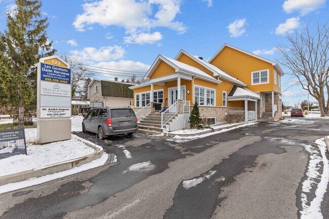 Plus de détails pour 122 Rue Jean-Talon, Saint-jean-sur-richelieu, QC - Commerce de détail à vendre