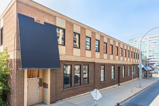 Plus de détails pour 10010 109 St NW, Edmonton, AB - Commerce de détail à vendre