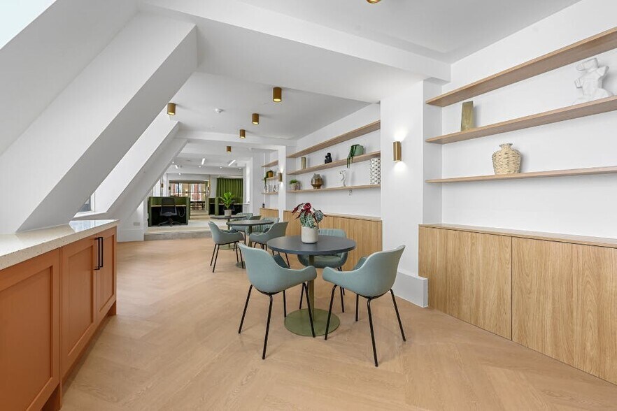 111-111A Wardour St, Londres à louer - Photo du bâtiment - Image 2 de 21